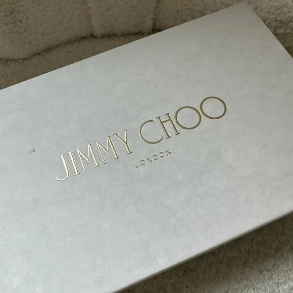 Avenue Wallet with Chain - Picture 4 of 11